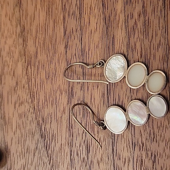 Mother of pearl earrings - Picture 2 of 2